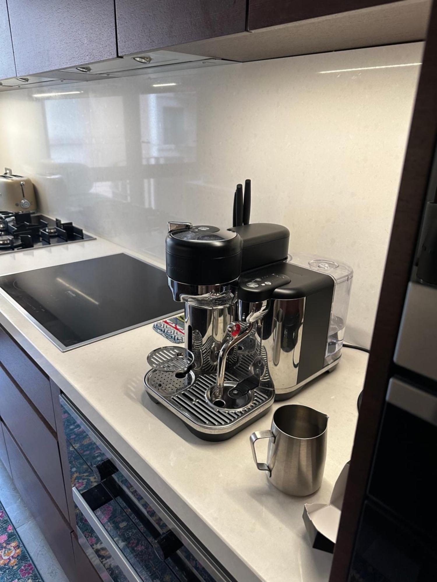 Private 1 Bed Accom With Bathroom In A 3 Bed Apartment - Melb Cbd, Regency Towers - Free Parking, Wifi And Pool メルボルン エクステリア 写真